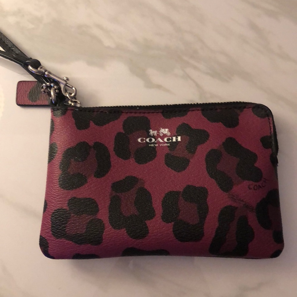 pink cheetah coat wallet ✨